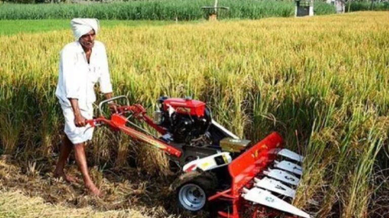 Farming Machines : छोटे किसानों के लिए कमाल की है फसल काटने की ये मशीन