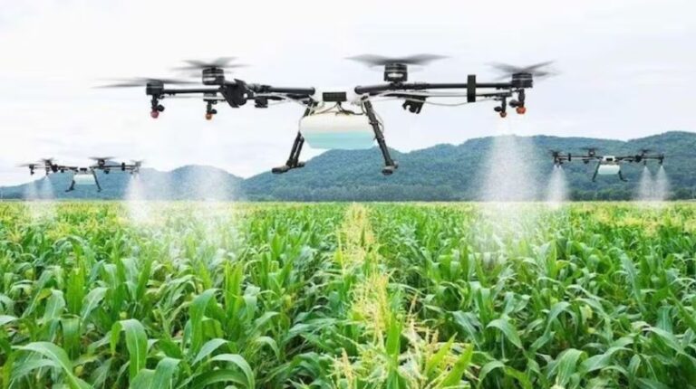 Agri Drone: यूरोपियन देशों में जलवा दिखाएगा एग्री ड्रोन विराज, एक बार चार्ज होने पर 4 एकड़ में करता है छिड़काव